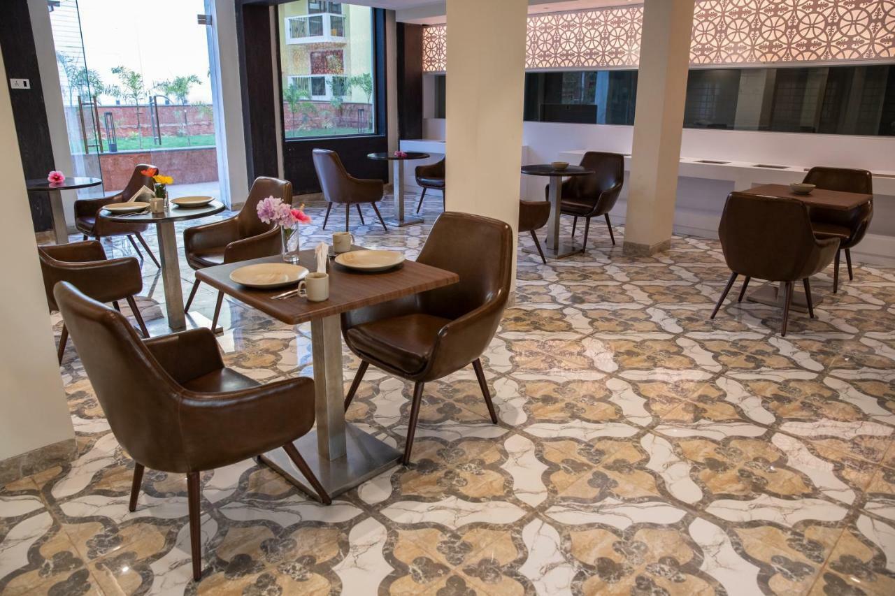 Hotel Max Lords Plaza Varca Exterior foto