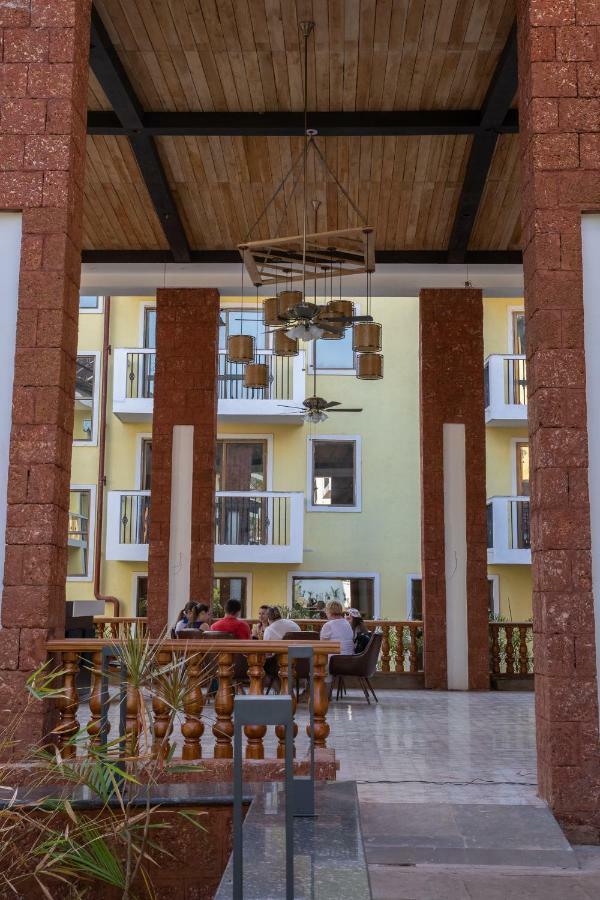 Hotel Max Lords Plaza Varca Exterior foto