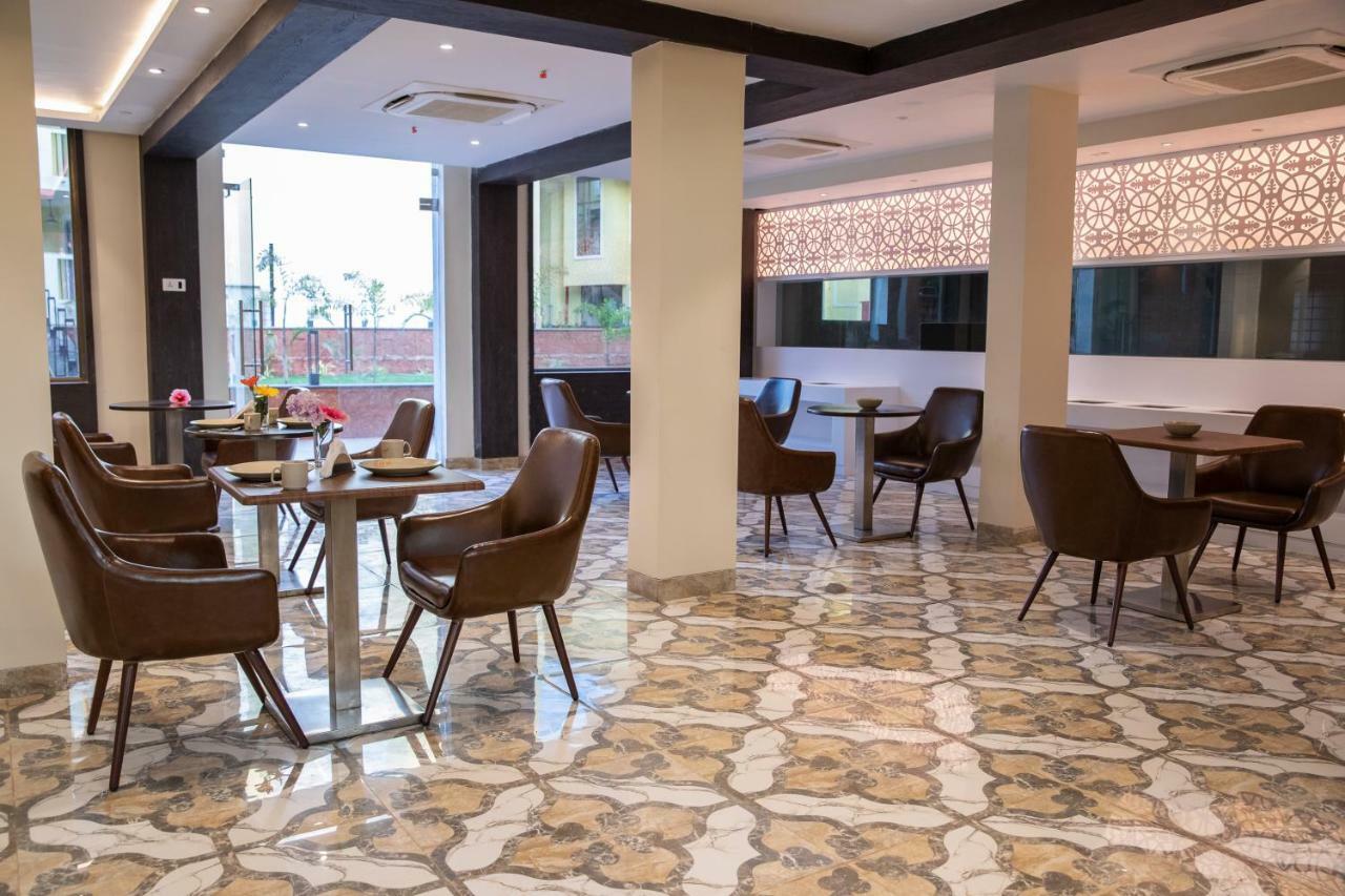 Hotel Max Lords Plaza Varca Exterior foto